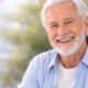 homme ayant une contre indication aux implants dentaires