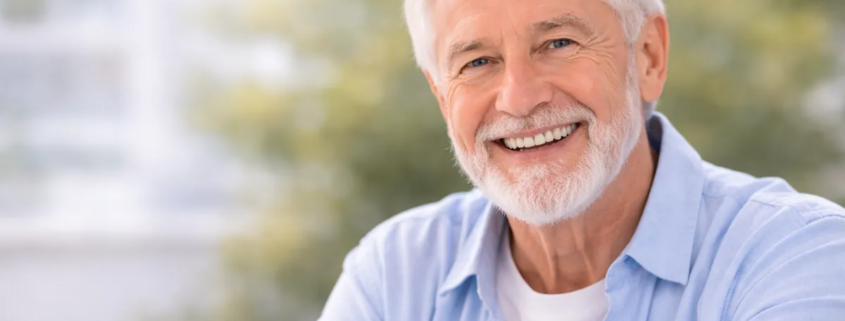 homme ayant une contre indication aux implants dentaires